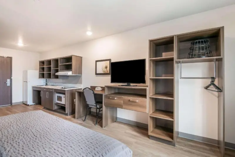 Queen Room with Roll-In Shower - Accessible/Non Smoking